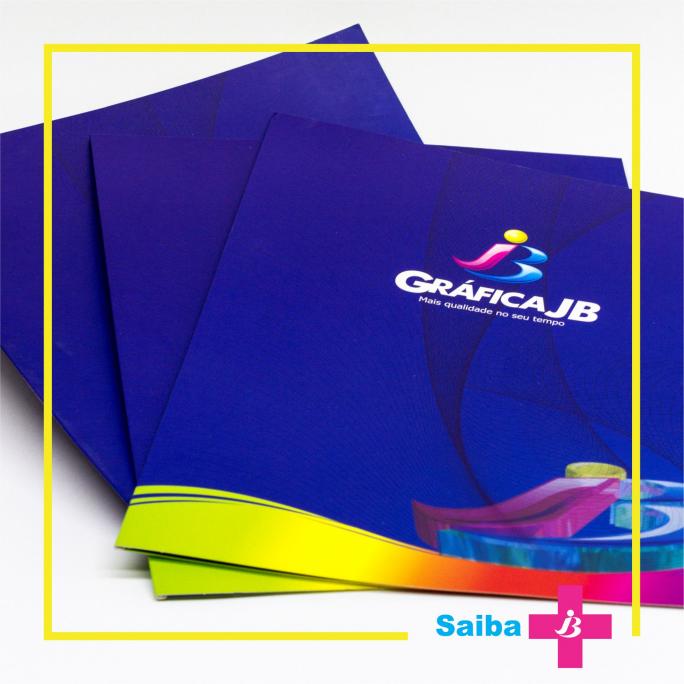 Pastas em papel para organizar e apresentar sua empresa