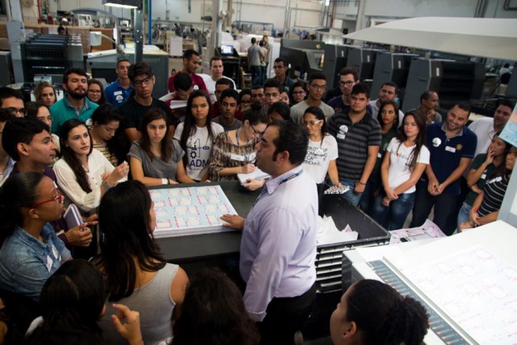 Alunos da Faculdade DeVry visitam a JB